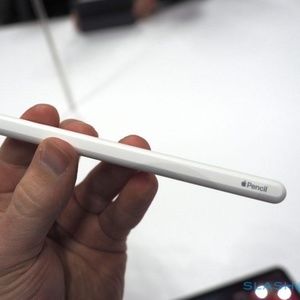 Apple Pencil ><
